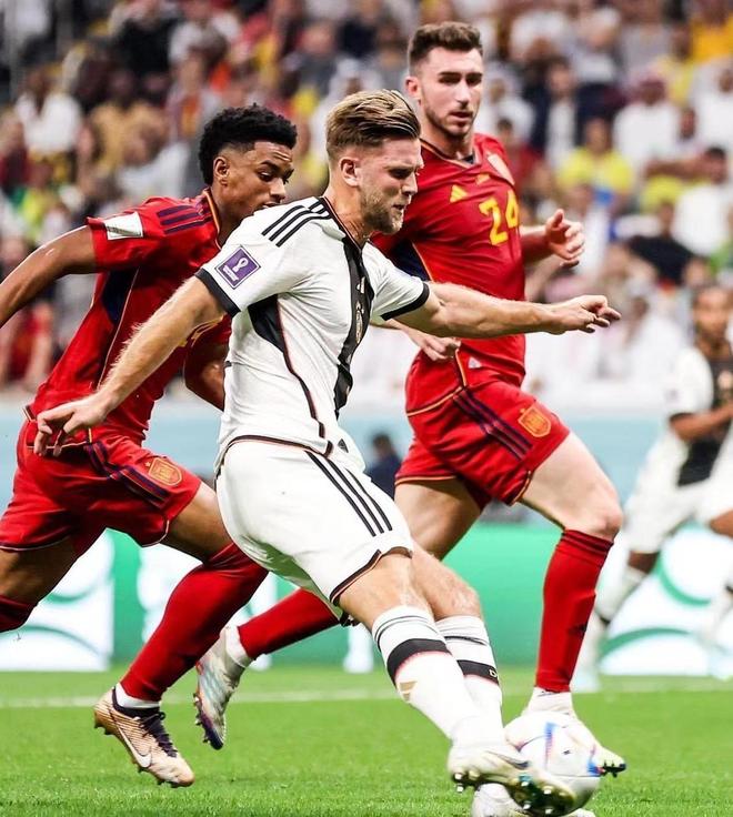 皇马客场3-0击败毕巴，阿诺德表现神勇但伤退，展现世界级水准，但伤病困扰持续。（皇马客场3-0擒毕巴，阿诺德高光却伤退，世界级表现难挡伤病困扰）