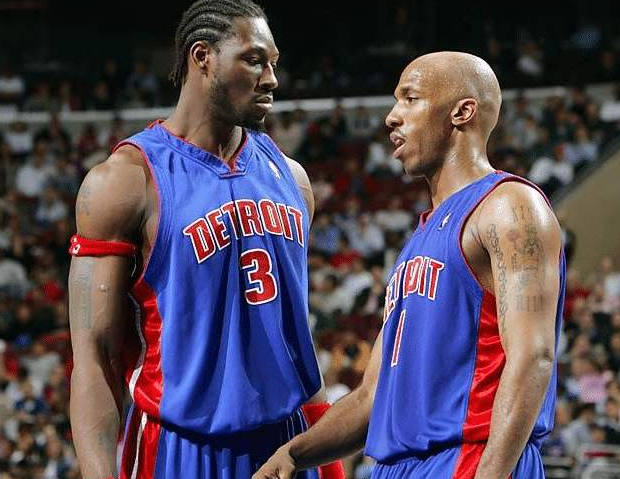 意甲保级生死冲！萨索洛主场剿杀19名紫百合，贝拉尔迪复出即王炸（意甲保级决战！萨索洛主场迎击紫百合19人，贝拉尔迪复出即发威）