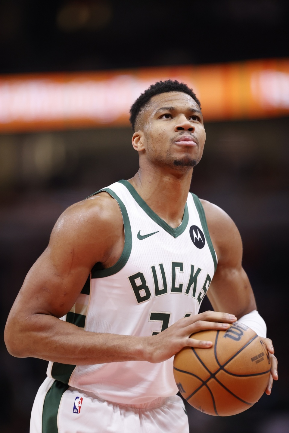 英超第15轮狼队对阵曼联凌晨开战（英超第15轮：狼队迎战曼联，今夜凌晨开球）