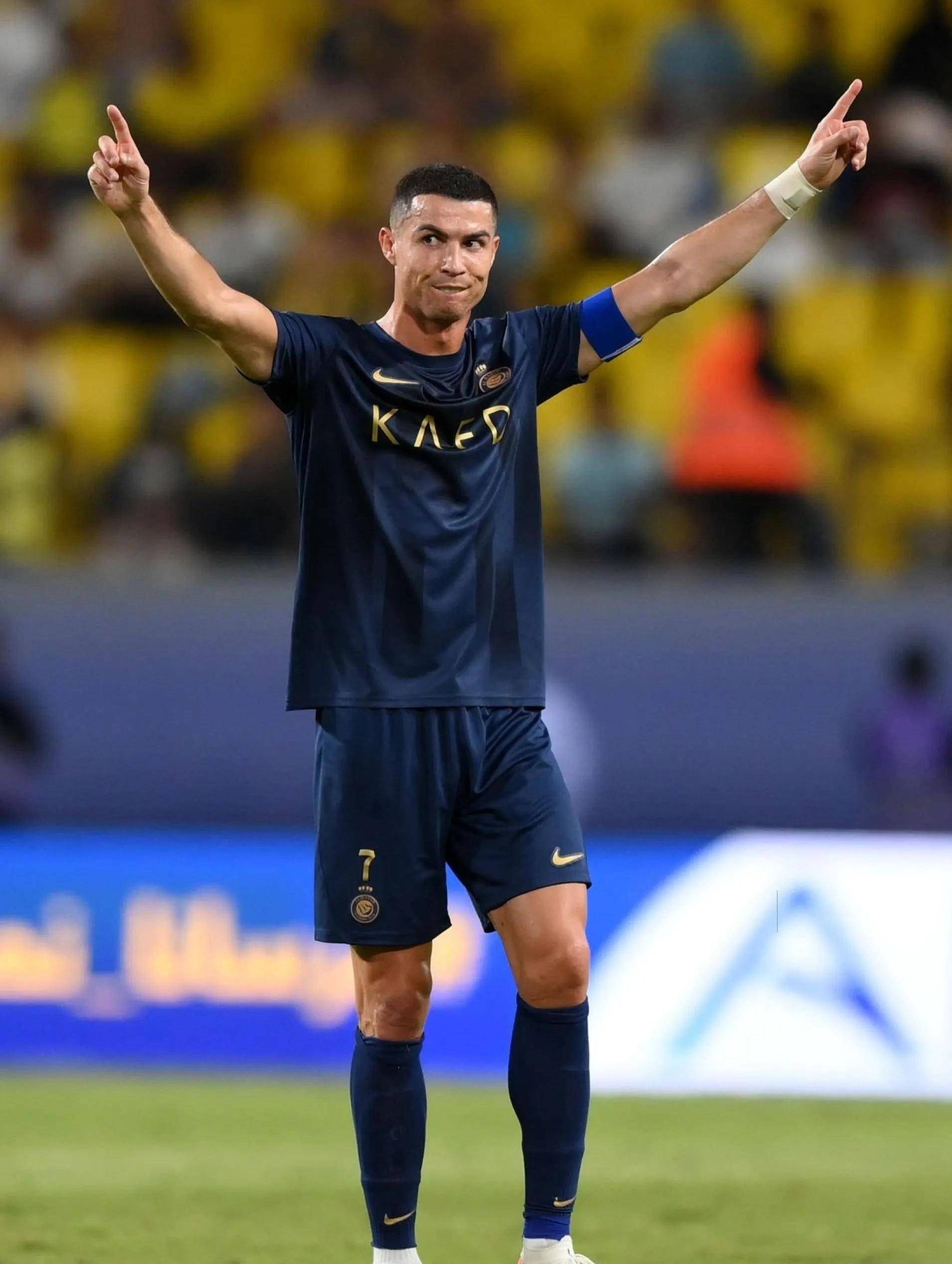 萨拉赫公开指责利物浦，沙特联赛探讨冬窗引进（萨拉赫公开批评利物浦，沙特联赛酝酿冬窗引进）