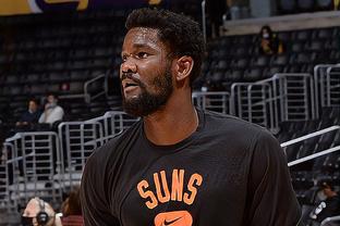 雷迪克盛赞艾顿防守端表现：他能做很多事情，甚至能换防马克西（雷迪克称艾顿防守全面：能胜任多项任务，甚至可换防马克西）