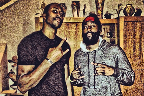 TA：皇马寻求引进后卫和中场；他们愿听取对罗德里戈的报价（TA：皇马计划补强后防与中场，愿听取罗德里戈的转会报价）