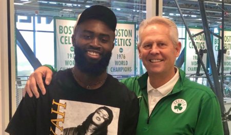 热刺vs小蜜蜂首发：库杜斯、里沙利松领衔！帕利尼亚替补（热刺战小蜜蜂首发公布：里沙利松携库杜斯领衔，帕利尼亚替补待命）