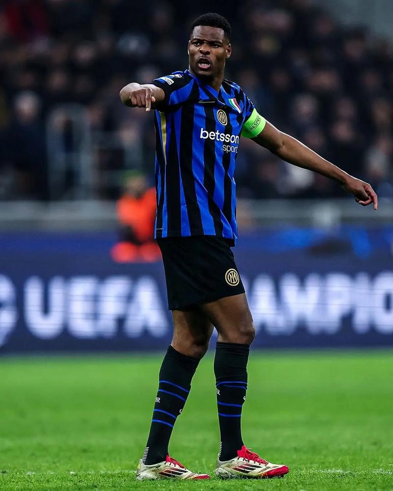 官方：国米旧将皮罗拉与奥林匹亚科斯续约至2028年