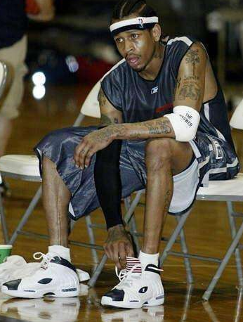 刘伟国：捧起中甲冠军奖杯很激动，明年力争在中超站稳脚跟（刘伟国：中甲捧杯激动不已，明年力争立足中超）