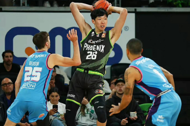 埃芬博格：希望未来乌尔比希成为拜仁一门，目前他是出色替补（埃芬博格：期待乌尔比希未来出任拜仁头号门将，目前他是可靠替补）