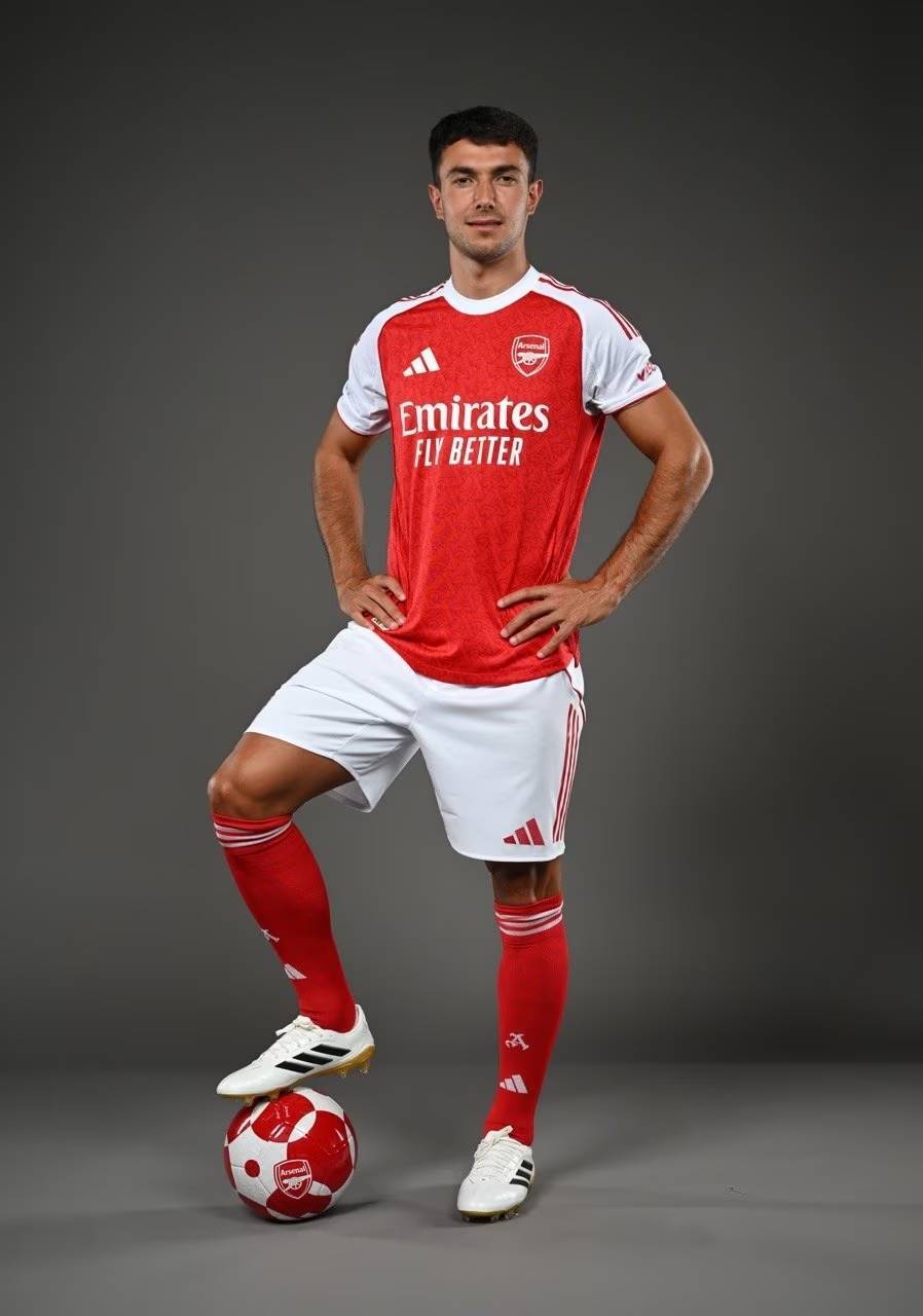 足球中超球队前锋脚踝受伤，赛季恐报销（中超队前锋脚踝重伤，本赛季恐提前报销）