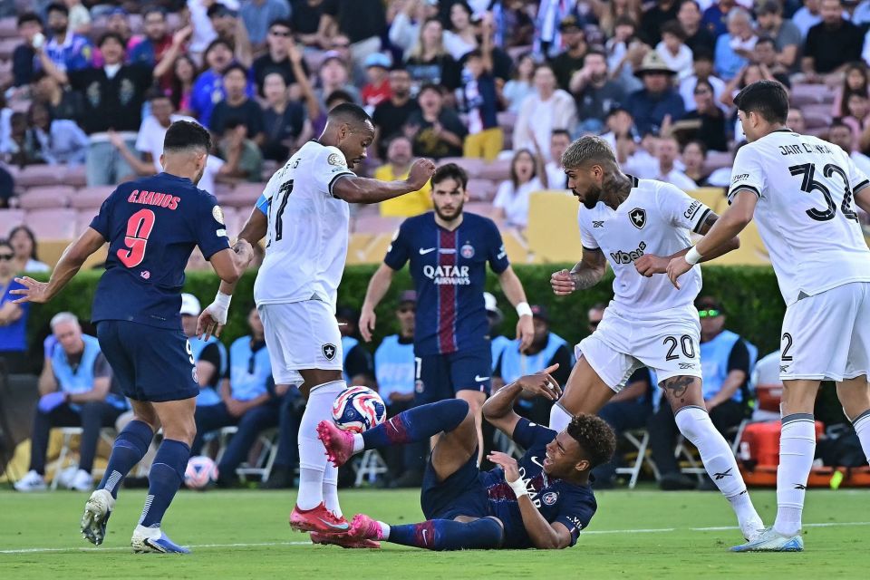 青木还是强啊！格林伍德上演梅开二度，本赛季各项赛事攻入13球（青木火力全开！格林伍德梅开二度，赛季进球已达13球）