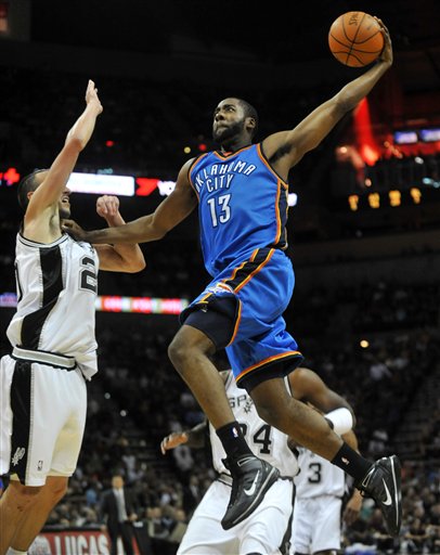 巴媒：奥斯卡近期饱受伤病困扰，他正考虑与圣保罗解约并退役（巴西媒体：因伤病困扰，奥斯卡或将与圣保罗解约并选择退役）