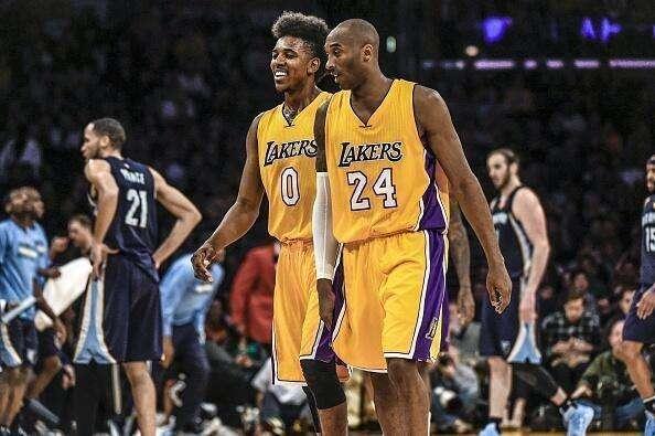 孔蒂再遭打击，佩杜拉：霍伊伦因右大腿股二头肌受伤而下场（孔蒂再遇打击，佩杜拉：霍伊伦右大腿股二头肌受伤被迫退场）