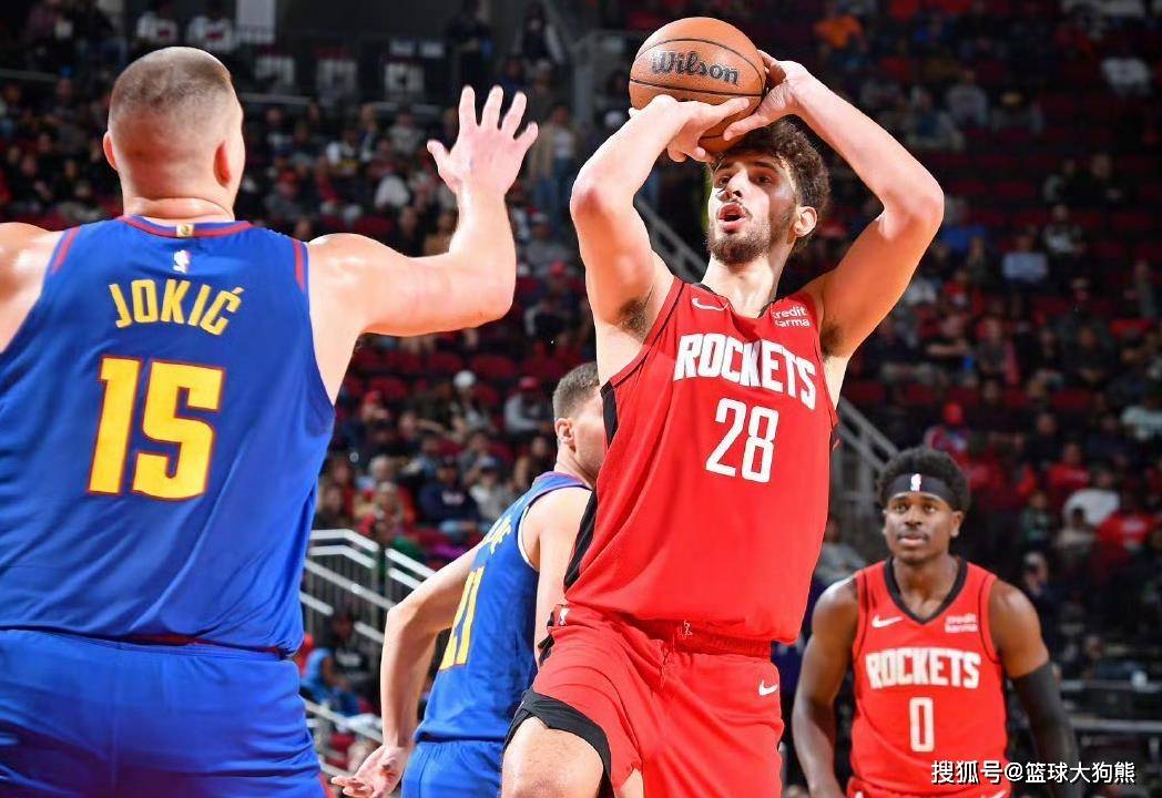 阿森纳发布第三球衣：晨霜白为主基调！（阿森纳推出第三款球衣：以晨霜白为主色）