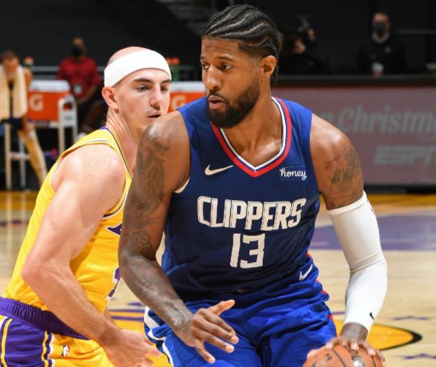 从前的对手再度相遇，博格巴与萨内欧冠相遇赛后寒暄（昔日对手再相逢：博格巴与萨内欧冠赛后寒暄）