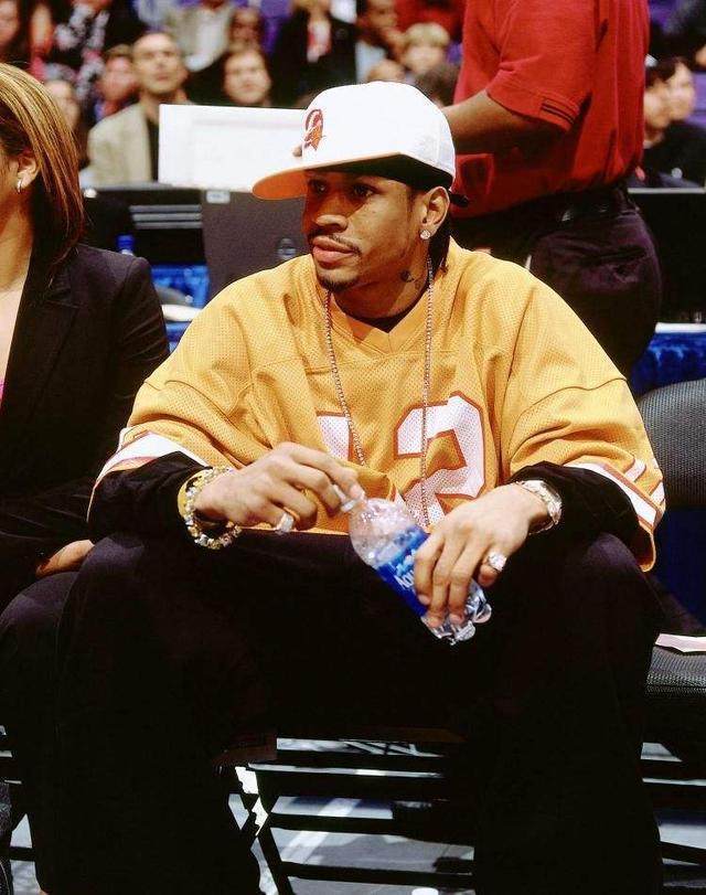 塔图姆单节爆砍20分率绿军大胜（塔图姆单节轰下20分带领绿军大胜）