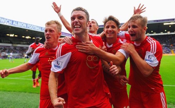 FM26逆天Bug，外场球员“闪现”至门前挡出对方主罚的点球