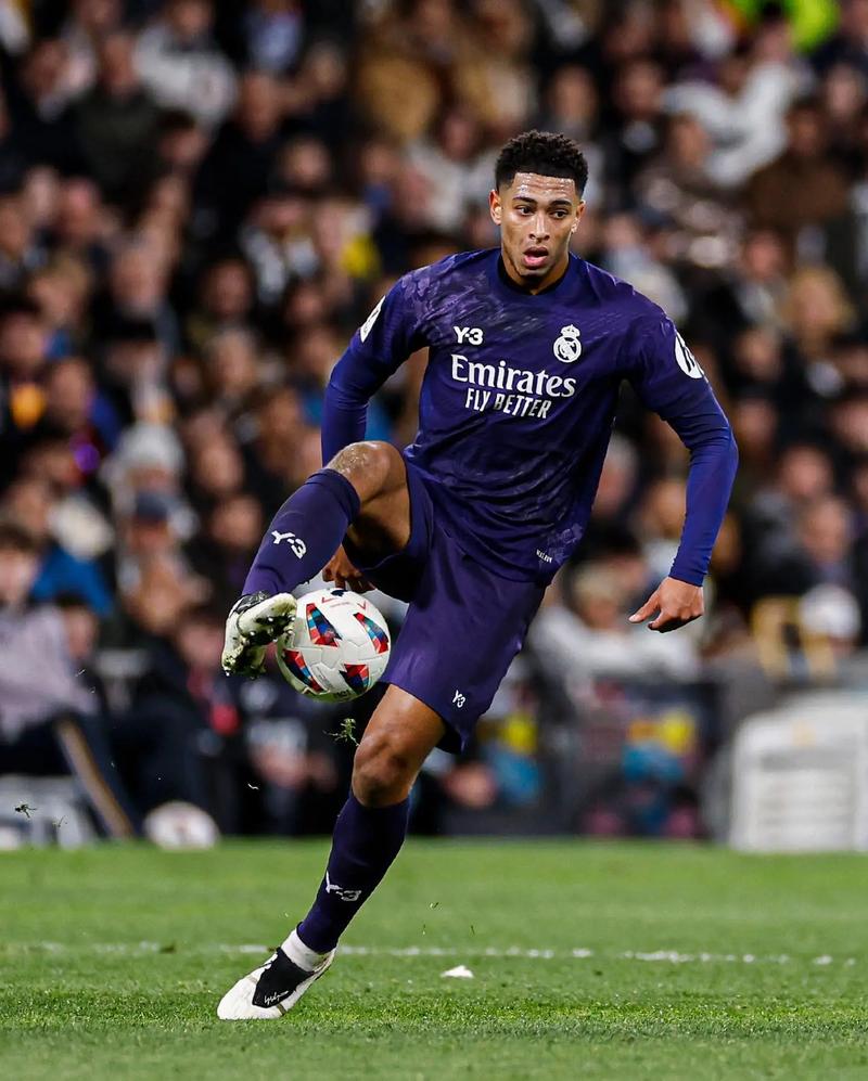 拉波尔塔：在新诺坎普为梅西办致敬仪式会很美好，但要等到26年底再谈（拉波尔塔：期待在新诺坎普为梅西举行致敬活动，但需等到2026年底再议）