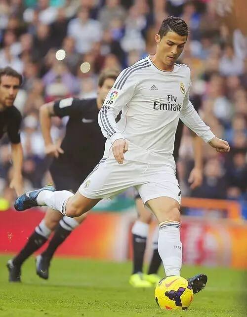 女友：差点因奥尔莫嚼口香糖声音大而搬家，若分手真得上头条（女友爆料：险因奥尔莫嚼口香糖太响搬家，真分手准上头条）