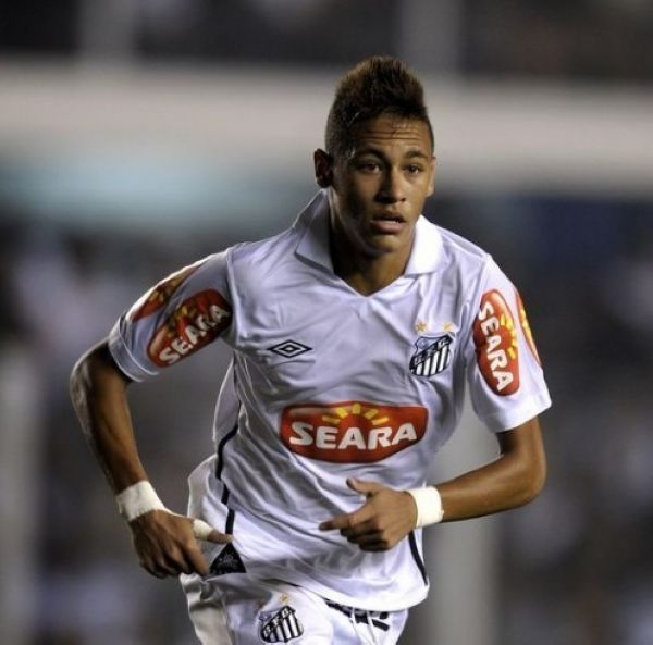 世界杯官方发布直通队伍集结海报：42个国家，同一个梦想（世界杯官宣直通队集结海报：42国同心逐梦）